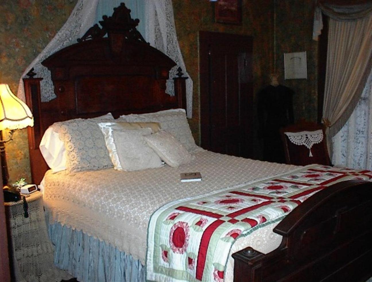Carleton House Bed And Breakfast Bonham Εξωτερικό φωτογραφία