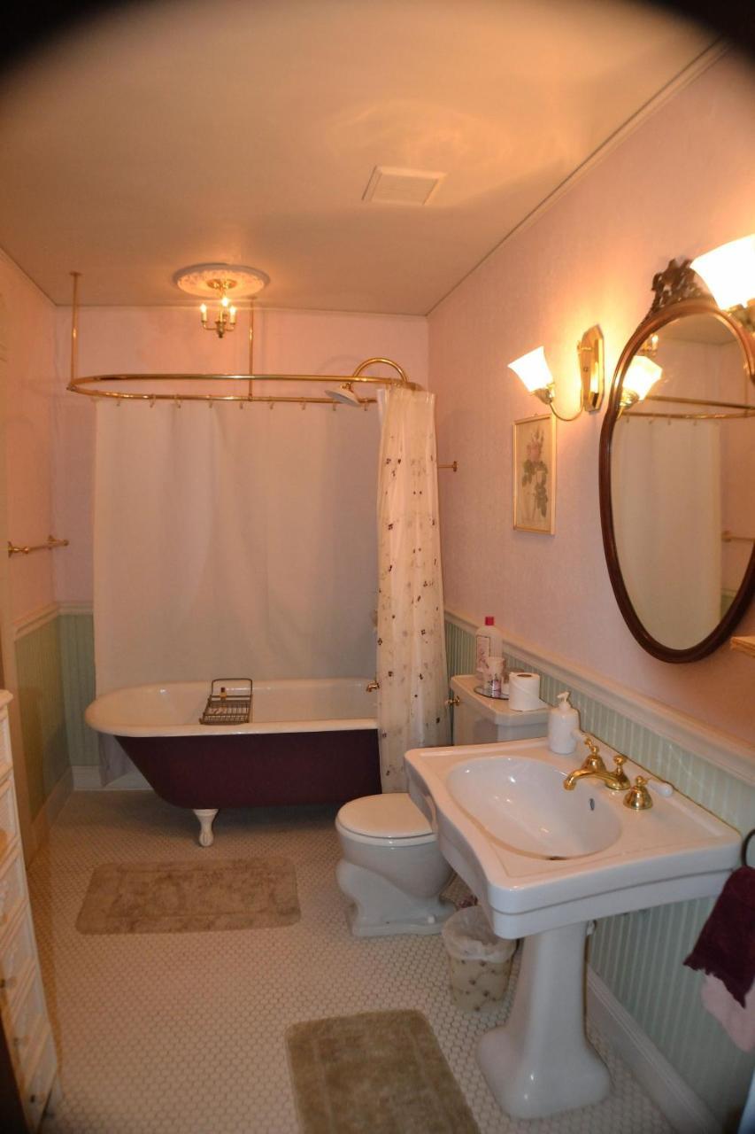 Carleton House Bed And Breakfast Bonham Εξωτερικό φωτογραφία